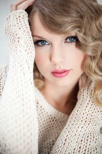 Taylor Swift blue eyes
