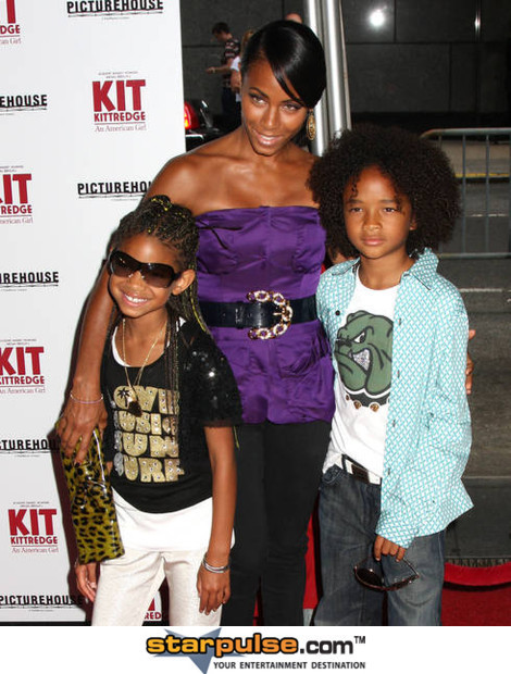 willow smith, and mom and brother