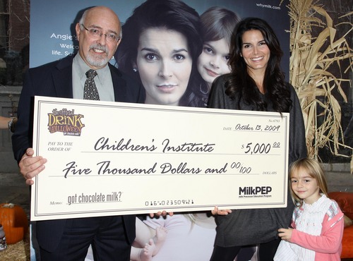 Angie Harmon Unveils Her New latte Mustache Ad