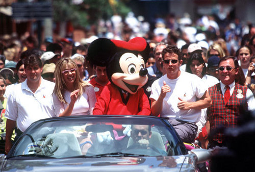  Britney and Joey McIntyre in Disney World,1999