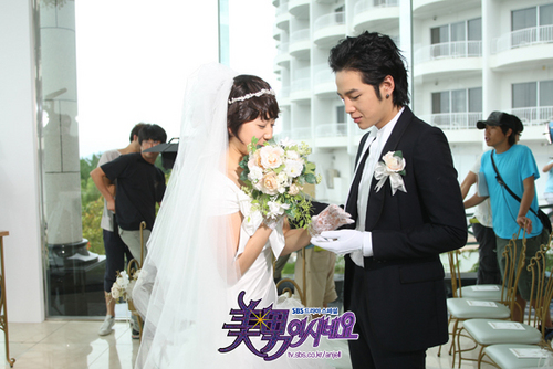  Go Mi Nyeo with wedding dress