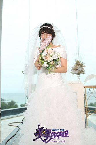  Go Mi Nyeo with wedding dress