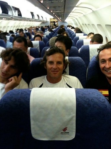  I find it entertaining to see Rafa in the economy class all cramped in! Viva Rafa! wewe are awesome.