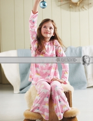  Renesmee in her pyjamas
