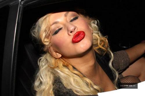  Christina Aguilera at Halloween Party 10/31 foto