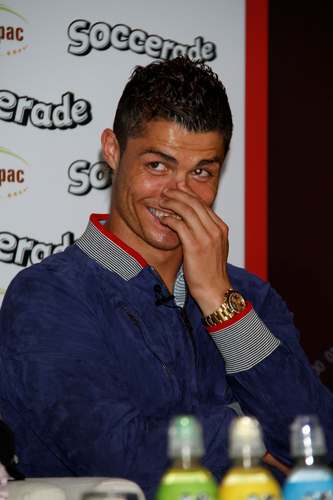  Ronaldo hid teeth!