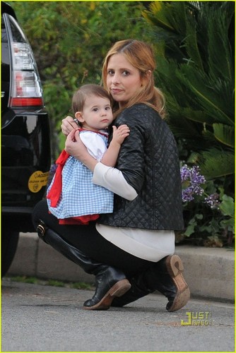  Sarah Michelle Gellar: Charlotte's First ハロウィン Out