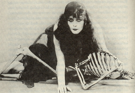  Theda Bara with skeleton