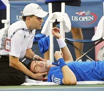  A trainer works on Andy Murray during his match with Stanislas Wawrinka at the US Open