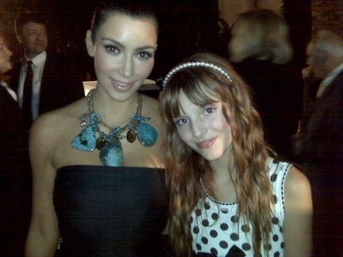  Bella& Kim Kardashian