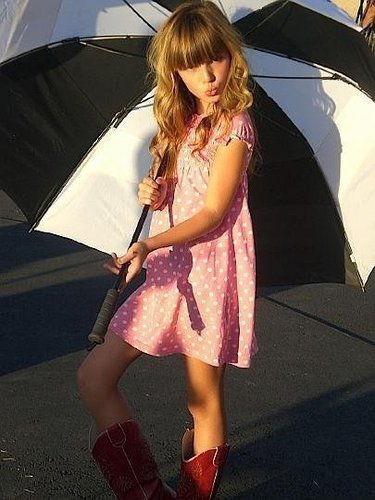  Bella Under Her Umbrella<3