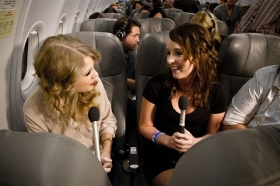 CMT Sweepstakes Winners Fly to L.A. With Taylor nhanh, swift
