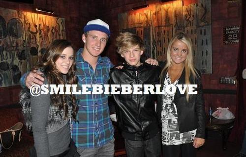  Caitlin,his boyfriend and Cody Simpson