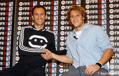  Diego Forlan & Ricardo Carvalho played a virtual derby on FIFA11