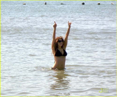  Fergie: Brazilian Bikini