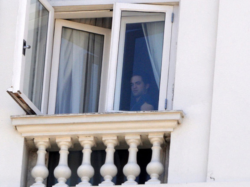  First Pics of Kristen and Robert at the hotel in Rio-Brazil