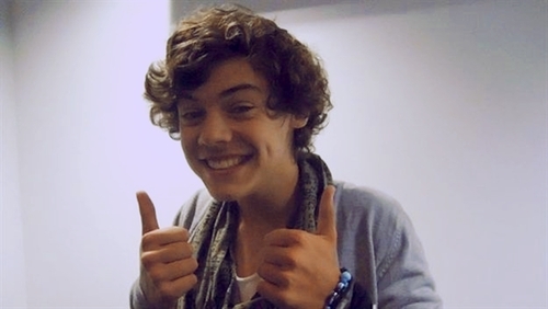Harry giving us the thumbs up :) x