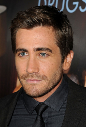  Jake Gyllenhaal - "Love & Other Drugs" Opening Night Gala - Red Carpet
