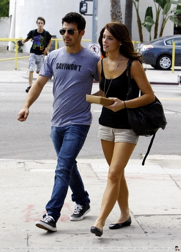 Joe et Ashley dans les rues de Los Angeles le 28 septembre 2010