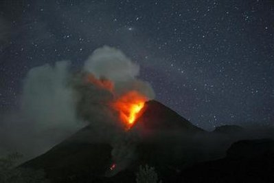  Mount Merapi 火山 erupts