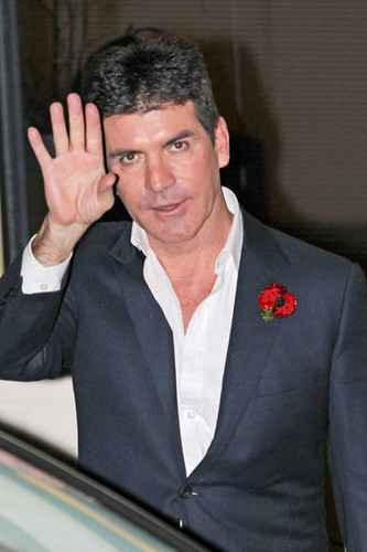  Simon Cowell Leaves фонтан Studios