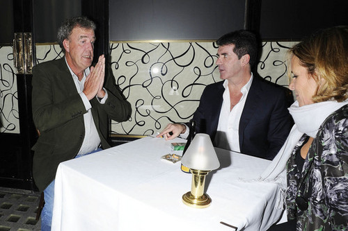  Simon Cowell Leaves Scott's Restaurant in Лондон