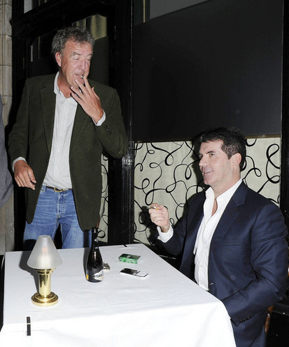  Simon Cowell Leaves Scott's Restaurant in Londres