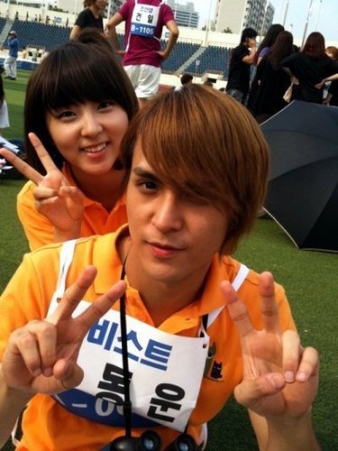  Sohyun & Dongwoon at the Idol তারকা Athletics Championships Chuseok Special
