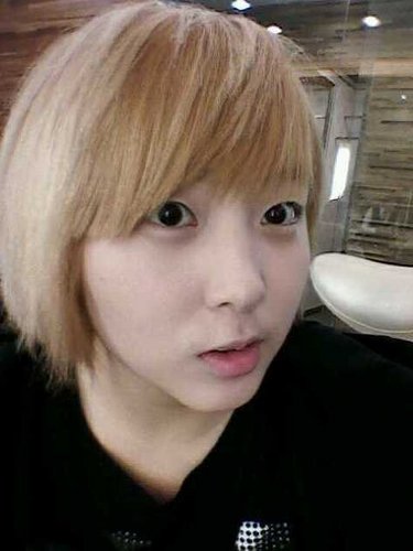  Sohyun - Goes blond.