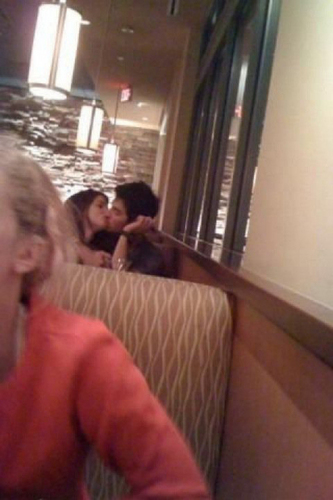 joe et ashley Kissing