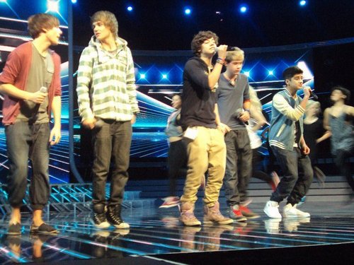  1 Direction behind the scenes of Week 5 rare pic :) x