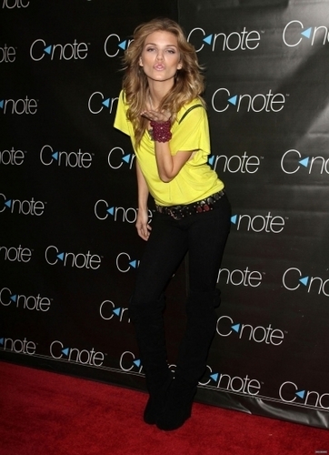  2010-11-08 AnnaLynne McCord visits Gifting Services