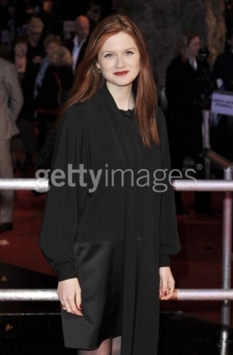  Bonnie Wright-DH 1 premiere in Londres