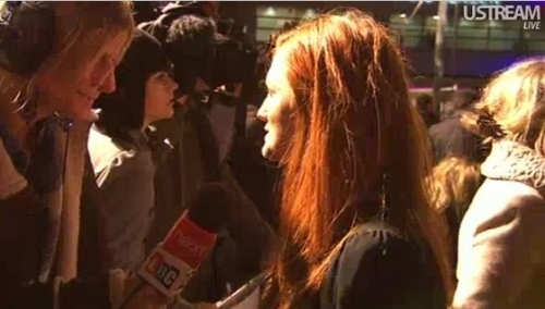  Bonnie Wright Deathly Hallows: Part 1 লন্ডন Premiere (11/11/2010) red carpet