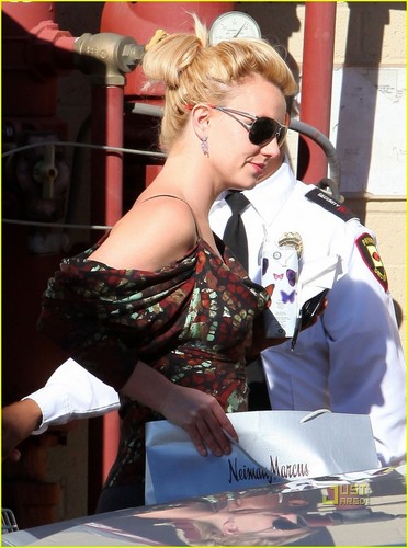  Britney Spears: Neiman Marcus Shopping Spree!