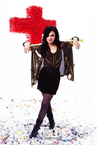  Demi Lovato - J एल Garcia 2010 for Voto Latino photoshoot