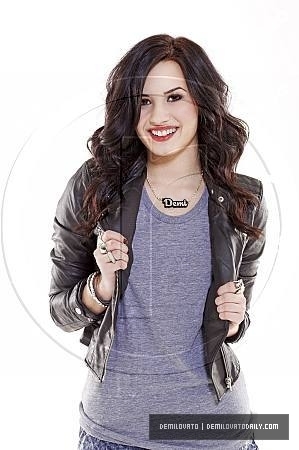  Demi Lovato - এল-মৃত্যু পত্র Gregg 2010 for Bliss magazine photoshoot
