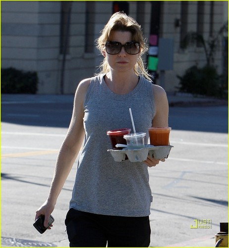  Ellen Pompeo Takes home pagina sap For Two