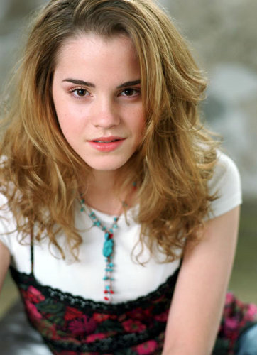  Emma Watson - Photoshoot #018: roze (2004)