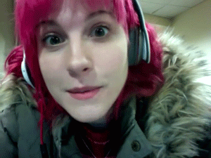  Hayley Williams ピンク GIF