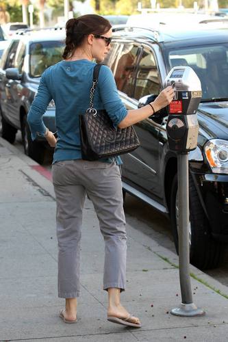  Jen goes to the salon in Brentwood 11/4/10