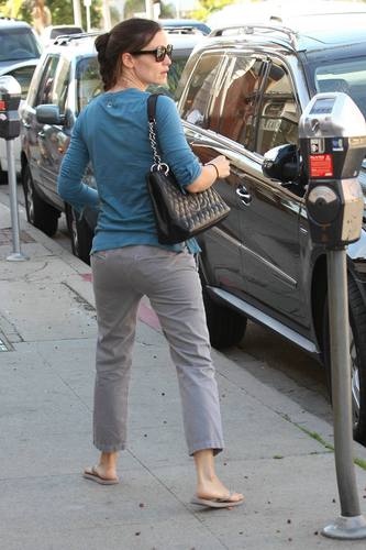  Jen goes to the salon in Brentwood 11/4/10