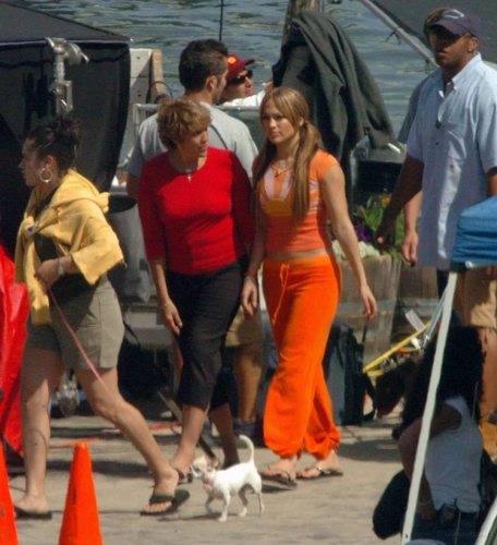  Jennifer Lopez-On set, may