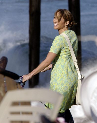 Jennifer Lopez-On set, may