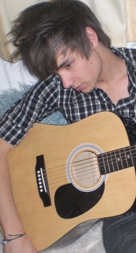  Liam At trang chủ Playing His đàn ghi ta, guitar (Rare Pic) :) x