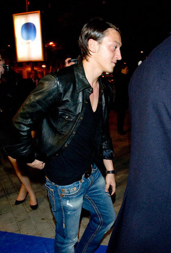  Mesut went to the closing party of the MTV EMAs