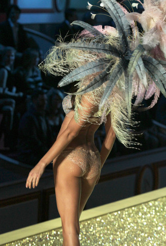  Victoria's Secret Fashion tunjuk 2010