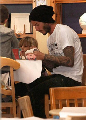  David Beckham at lunch with his sons Nove 14 2010