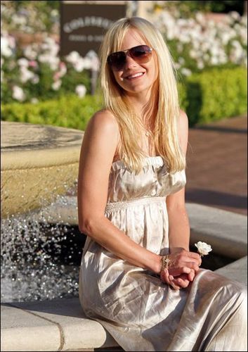  Anna Faris at pélican colline Resort 2010