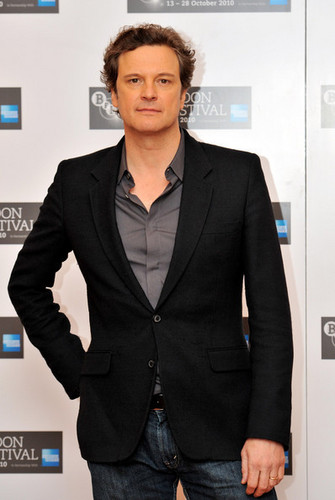  Colin Firth at The King's Speech Photocall at 54th BFI Luân Đôn Film Festival